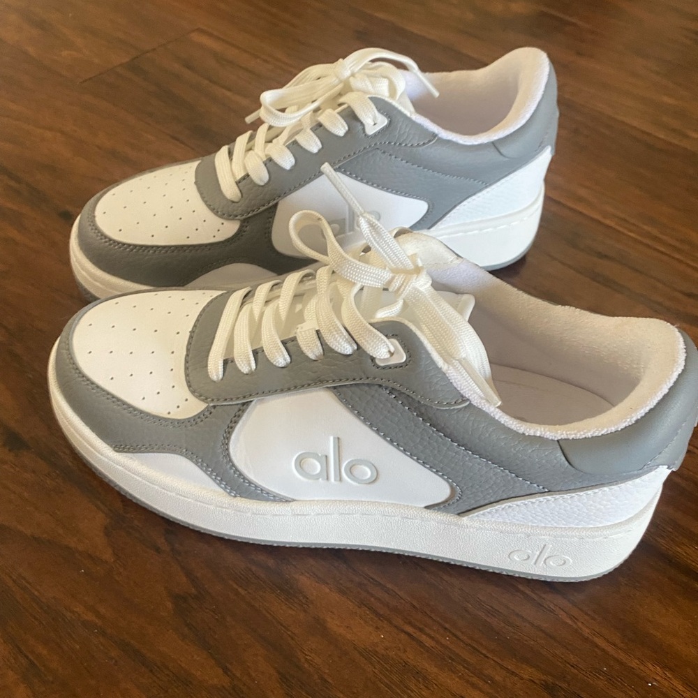 ALO Yoga Gray and White Sneakers size 7